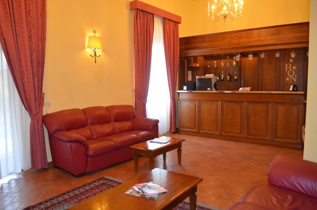 Hotel Oasi Neumann Кортона Екстер'єр фото