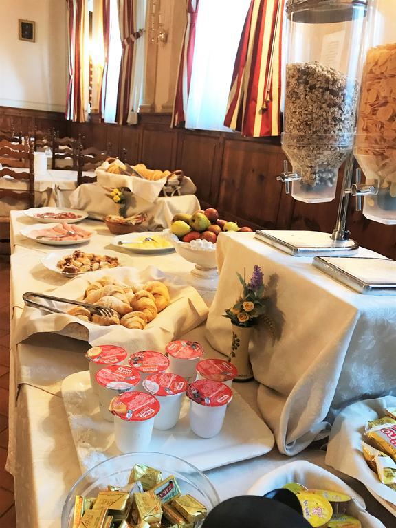 Hotel Oasi Neumann Кортона Екстер'єр фото