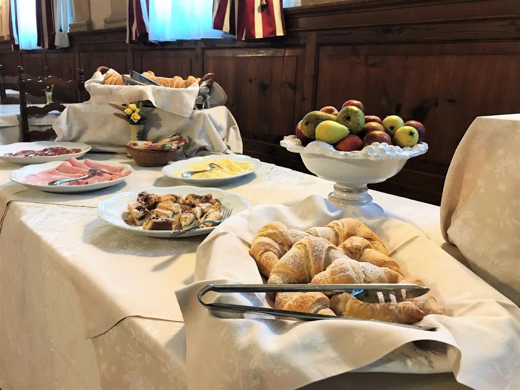 Hotel Oasi Neumann Кортона Екстер'єр фото