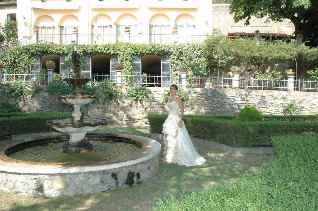 Hotel Oasi Neumann Кортона Екстер'єр фото